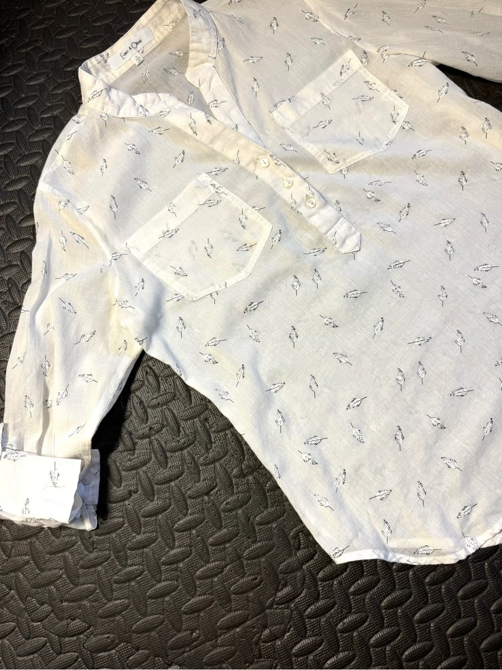 Eden & Olivia White Feather Print Cotton Blouse Size Small